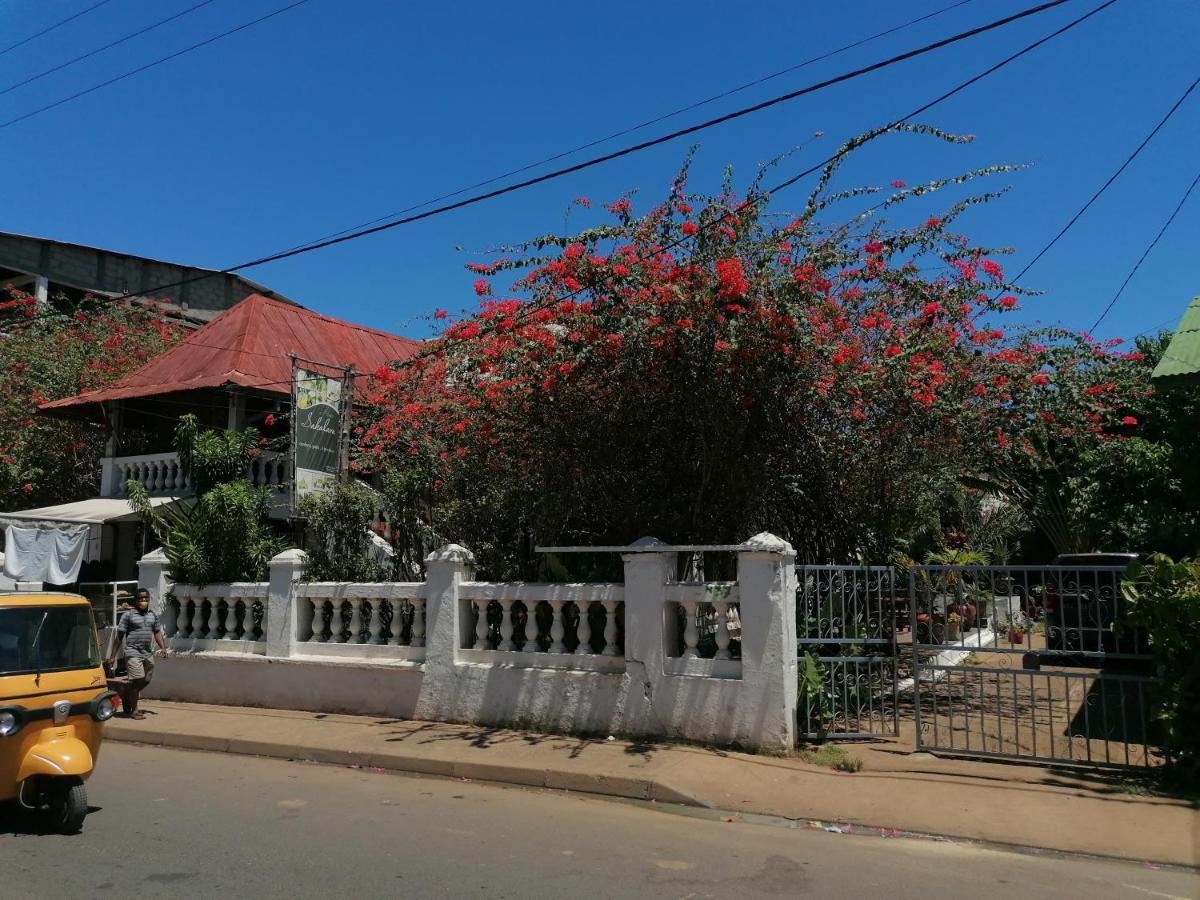 Home Sakalava Hell-Ville Exterior photo